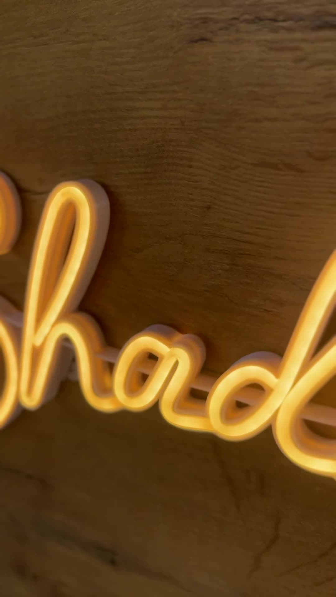 Shadrvan neon natpis